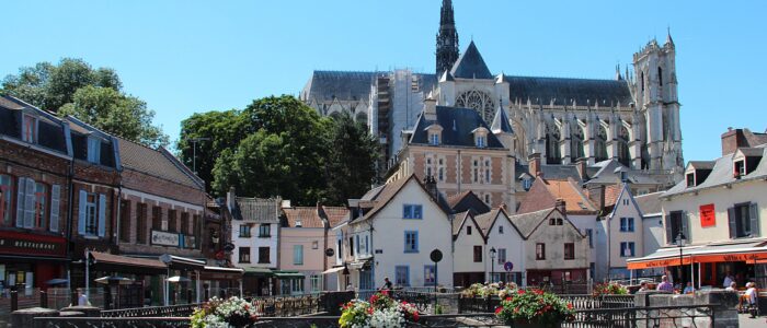 0_Amiens_-_Place_du_Don_-_Cath&eacute;drale_(1)