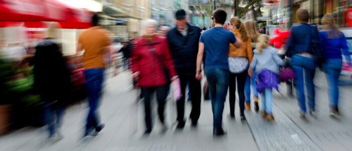 Shopping in einer Stadt mit zoomeffekt